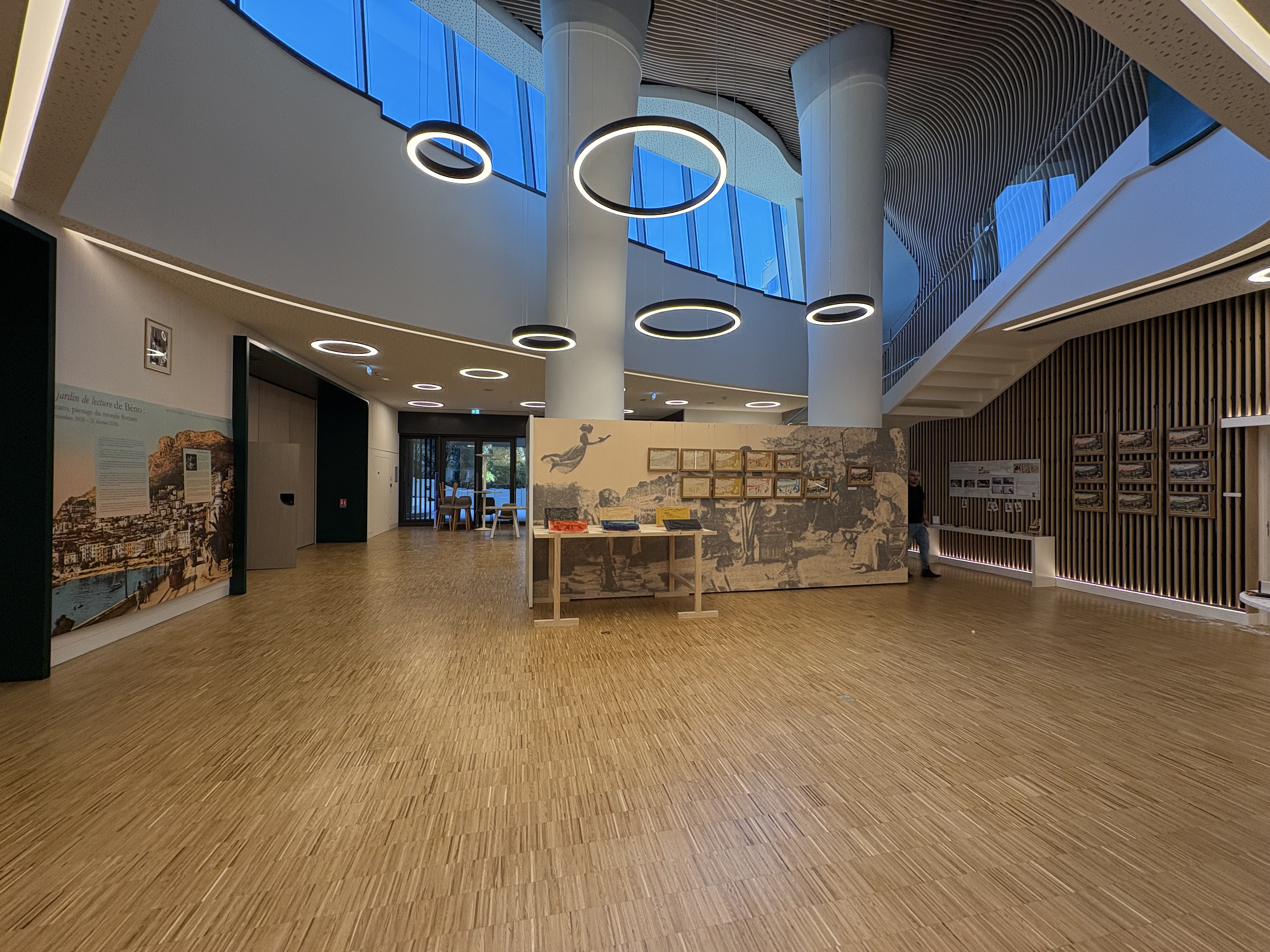 préparation de l'exposition sur l'estampe japonaise (dans l'atrium de la médiathèque du 11 décembre 2025 au 21 février 2026)