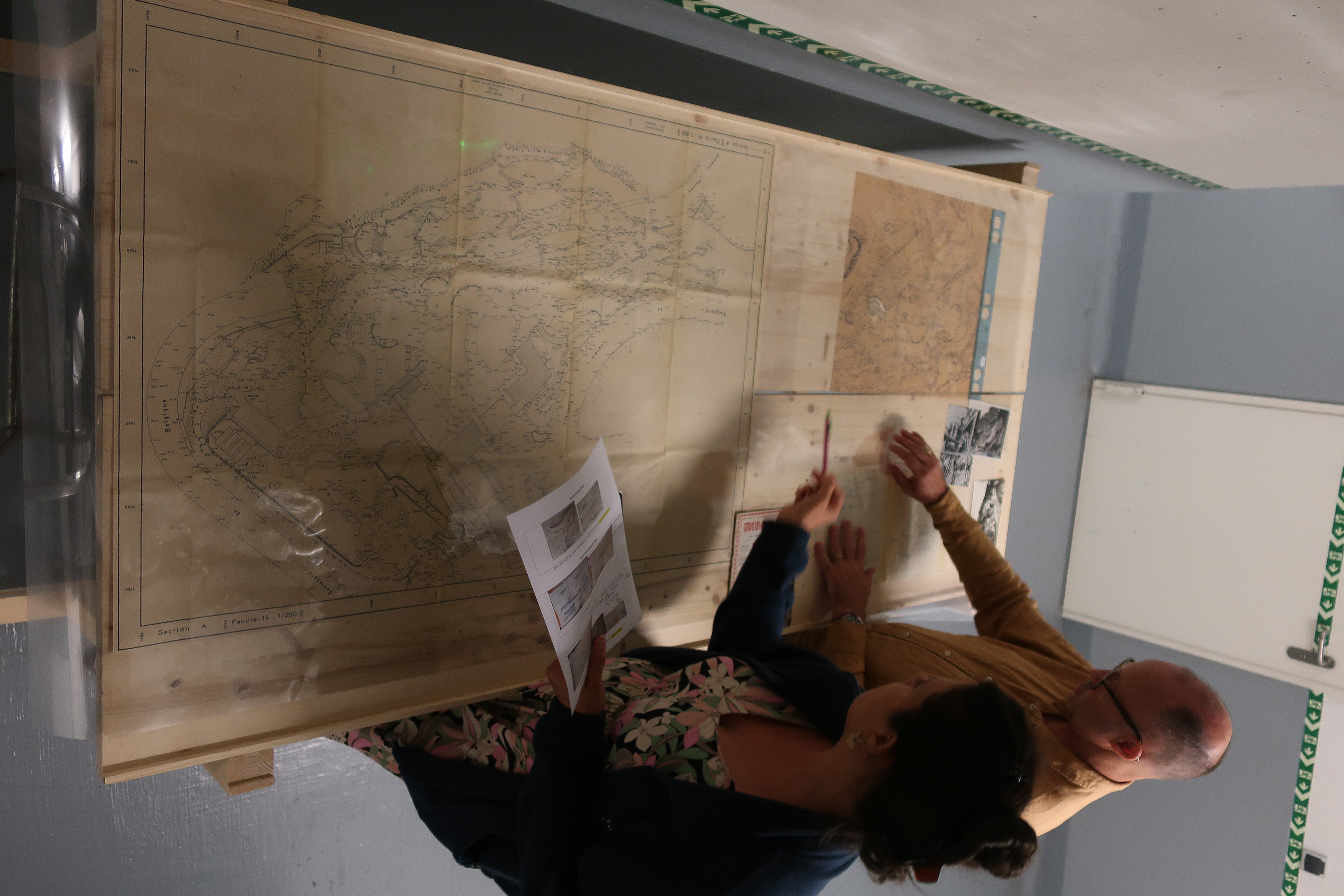 Montage de l'exposition qui aura lieu à la Mairie pour la Journée Européenne du Patrimoine 2025 